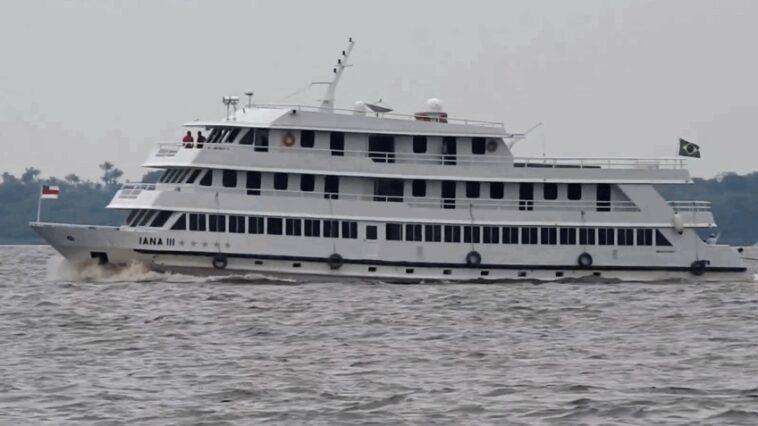 Na imagem, o barco Iana 3 em que Lula e Janja estão hospedados em Belém